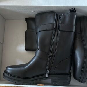 Black Leather Boots with Zipper